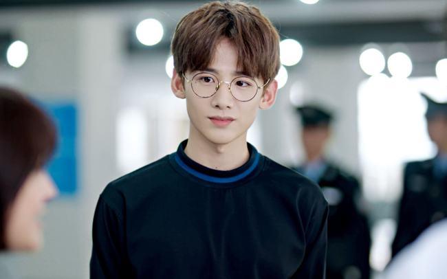 白敬亭开端霸榜热搜网友纷纷叫好平行世界的封神之作