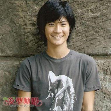 男学生长发发型都有什么男学生中长发蓬松烫发发型名称3