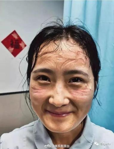 的同时,尽                     还有湖北当地和全国各地驰援的医生们