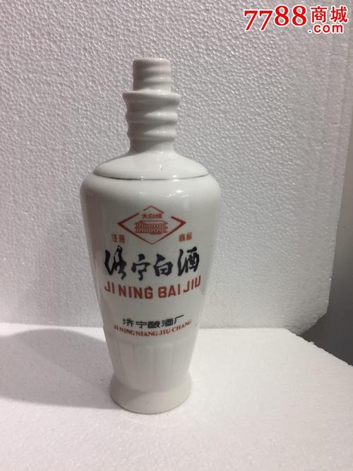 80年代太白楼牌济宁白酒酒瓶一个,完整,稀缺品种,品如图