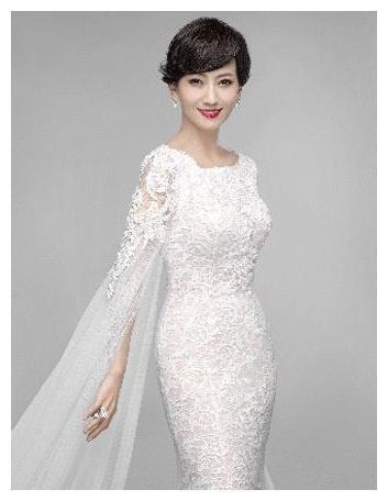 66岁赵雅芝素颜照曝光不化妆的时候长这样怪不得不敢轻易素颜