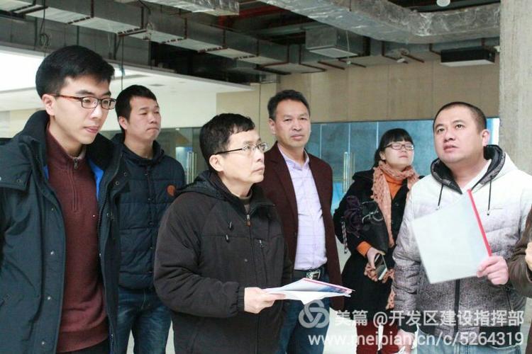 蒋仁正副县长指出,务必在春节前备齐装修物料,确保节后开工商场装修