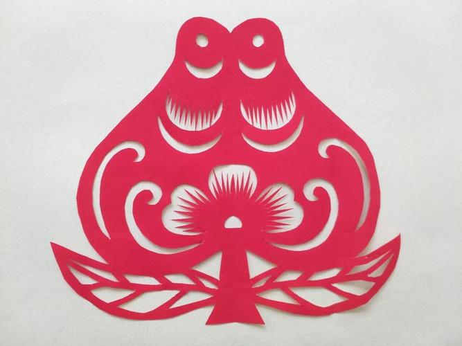 校本课程:剪纸桃子