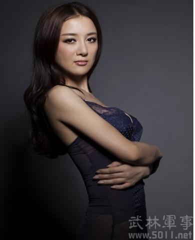 李依晓整容前后