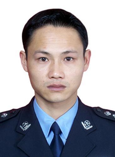 这是福建省漳州市公安局巡逻特警支队直属大队大队长陈伟强.