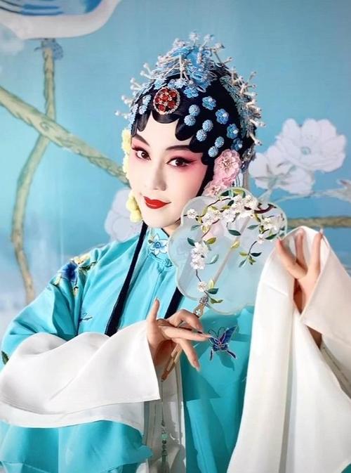 王梦婷   虽然麒麟剧社承诺可以给观众退票,但是还是有很多