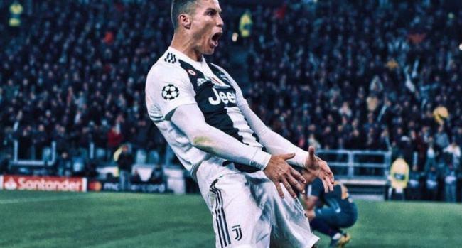 c罗进球庆祝动作