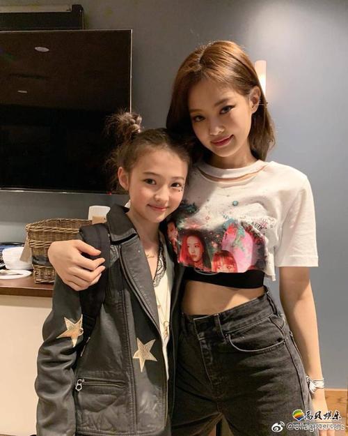 韩国知名童模ella gross拍摄新品广告:看似正常广告,却被不少网友谩骂