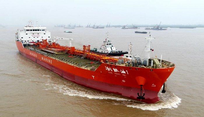 建造于2019年3月,于2020年9月投产营运的1万吨成品油船"浙能油1"轮.