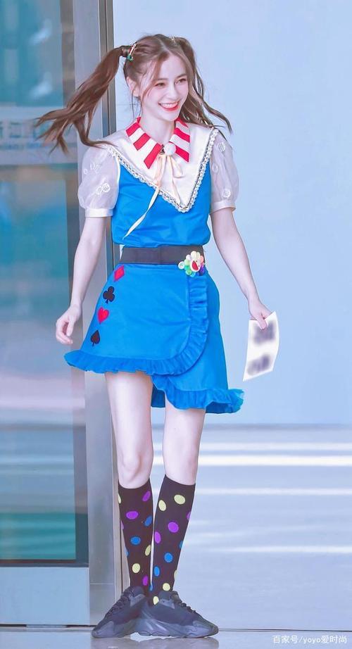 《跑男》路透照:baby和吴谨言同穿校服裙比嫩,我却被