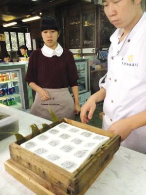 梁弄大糕,顾名思义,余姚梁弄镇是发源地.