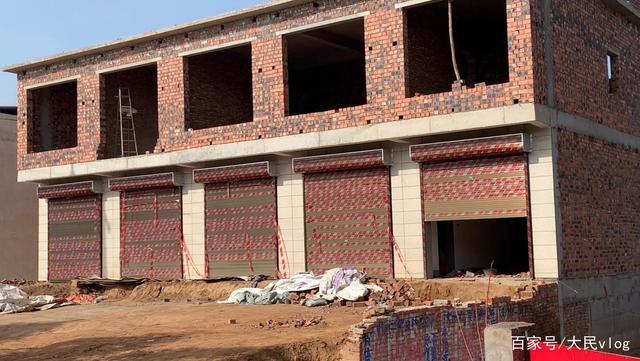 在老家投资60万建新房,主体完工被加三根柱子,是设计失误还是?