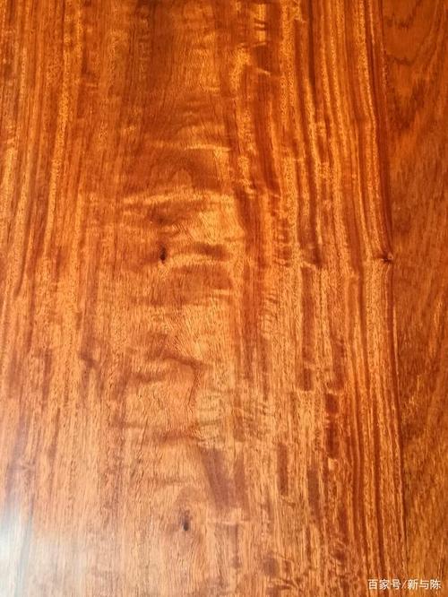 买国标红木家具是缅甸花梨好还是阔叶黄檀木好?