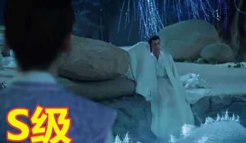 同样是特效龙身,夜华大黑蛇,润玉白蛇,而他金黄色身体