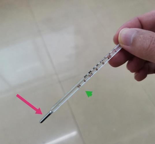 大家先请看: 这是一支水银柱式温度计,它的末端为贮液槽,内盛水银(即