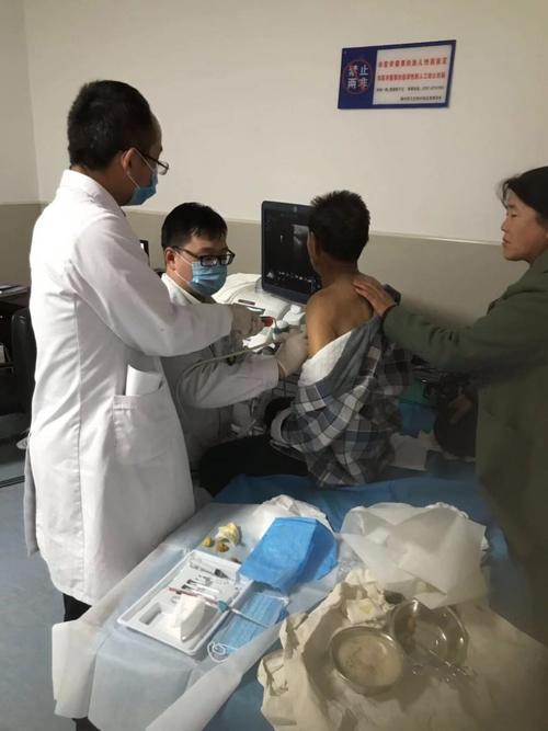 超声引导下包裹性胸腔积液抽液术