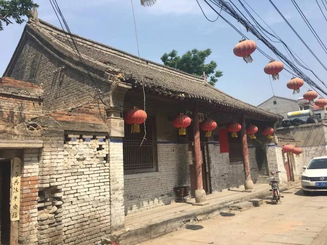 小县城深藏明代富人区,院落盖得像金銮殿,门头悬挂黄.