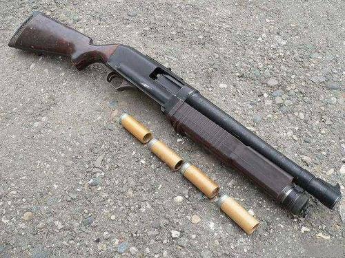 世界上威力最大的霰弹枪,用机炮管做枪管,防暴警察的主要武器