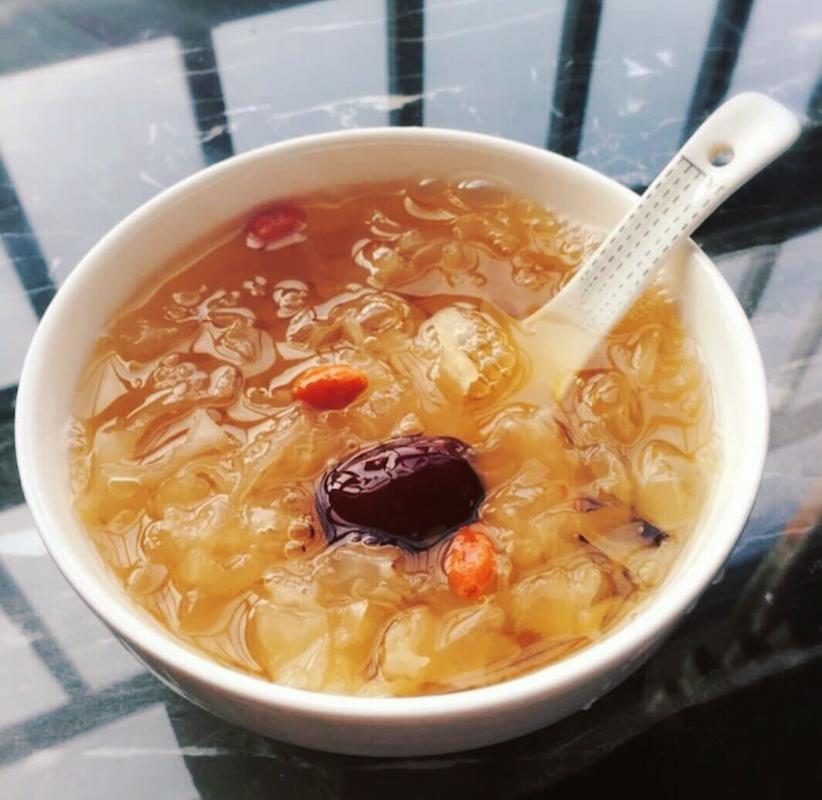 皂角米红枣银耳羹