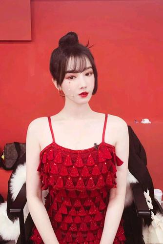 陈小纭精美壁纸:美丽大方,性感迷人!