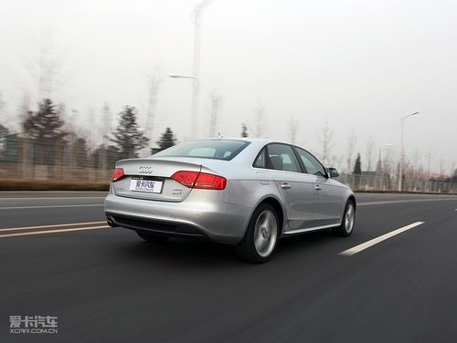 2010款奥迪a4l2.0tfsi cvt运动版