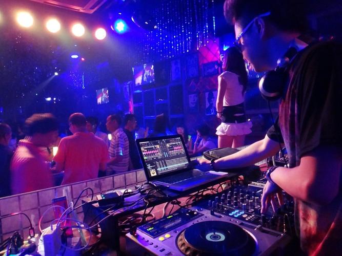 【毕业学员 dj jorry啊东 酒吧工作现场】