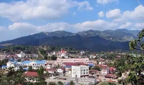 老挝国家发展阵线代表团最近访问了沙耶武里省