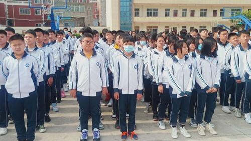 张坂中学开学第一天升旗仪式20210229