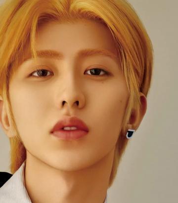 小鲜肉蔡徐坤时尚金发大片