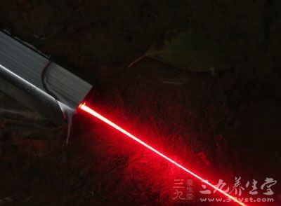 请告诫孩子,千万别拿激光笔当玩具互相照射