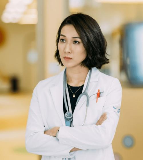 钟嘉欣冻龄美貌惊艳观众!盘点10位tvb剧美女医生