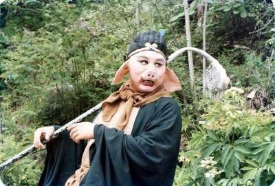 "猪八戒"扮演者马德华已74岁!娶了"嫦娥",事业有成儿子出色_西游记