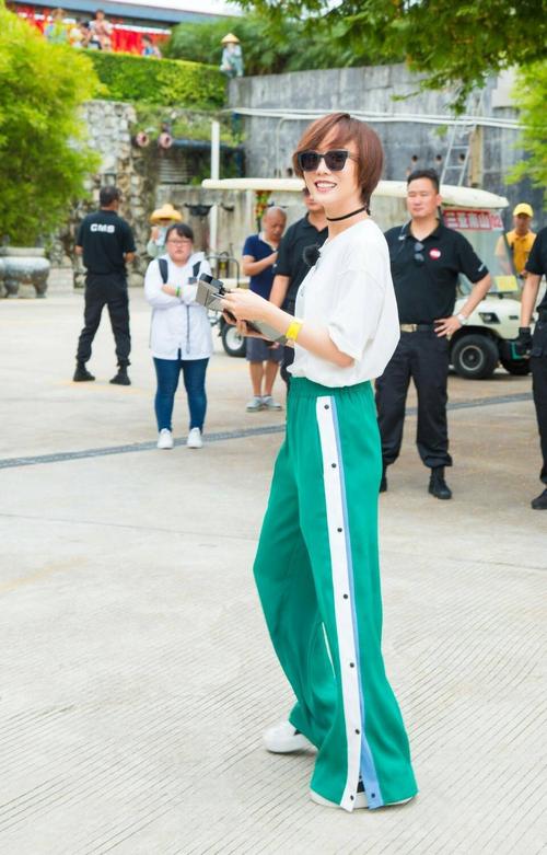 极限挑战王珞丹明星同款绿色白边开叉运动裤休闲裤子直筒阔腿裤女