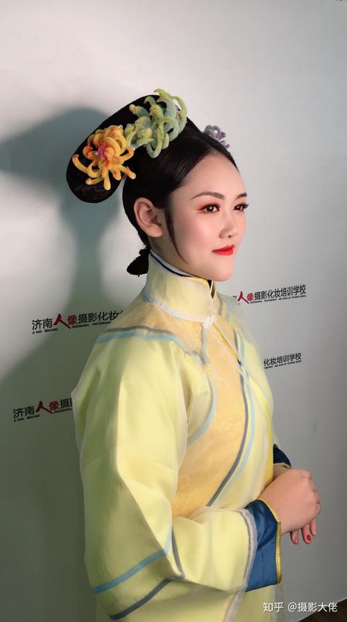 好看的格格装就要这么化济南人像化妆培训学校分享