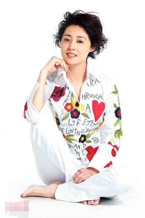 不过话说回来,刘蓓长得和演员牛莉还真的很像双胞胎姐妹呢!