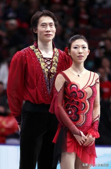 世界冠军夫妻庞清佟健近照,牵手25周年,他们相知相伴,风雨同行