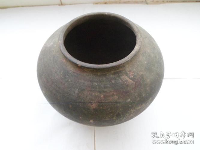汉代黑陶罐