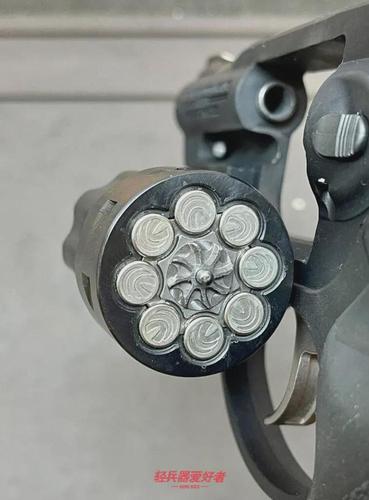 这个小左轮为何如此受欢迎鲁格22lr口径lcr转轮手枪开箱评测