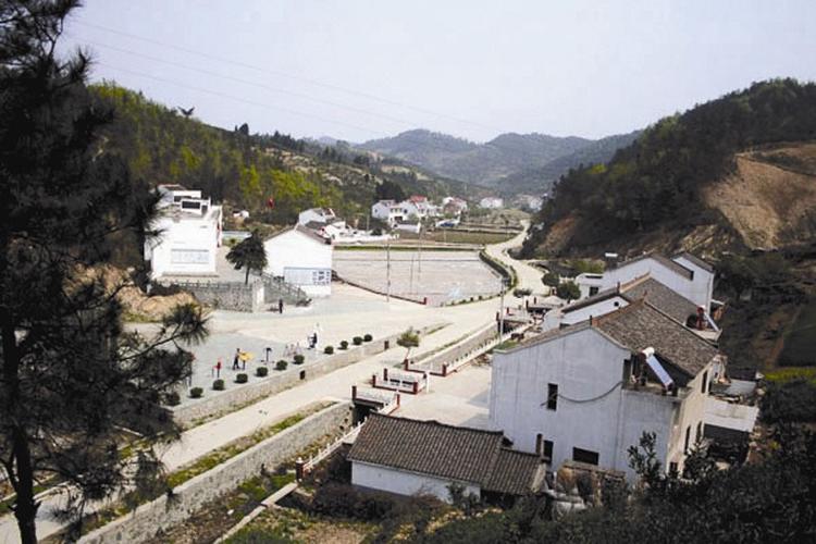 通讯员陶艳 张俊飞 中国乡镇之星——丹江口市六里坪镇,位于丹江口市