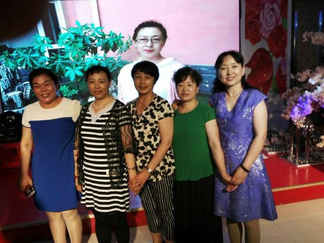 杨海燕也与我们在一起.