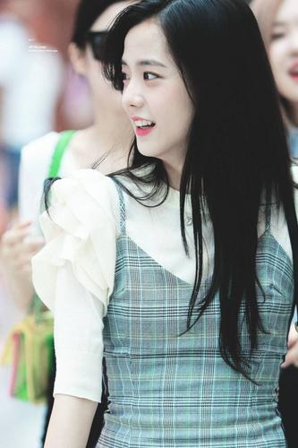 jisoo180815icn机场出境