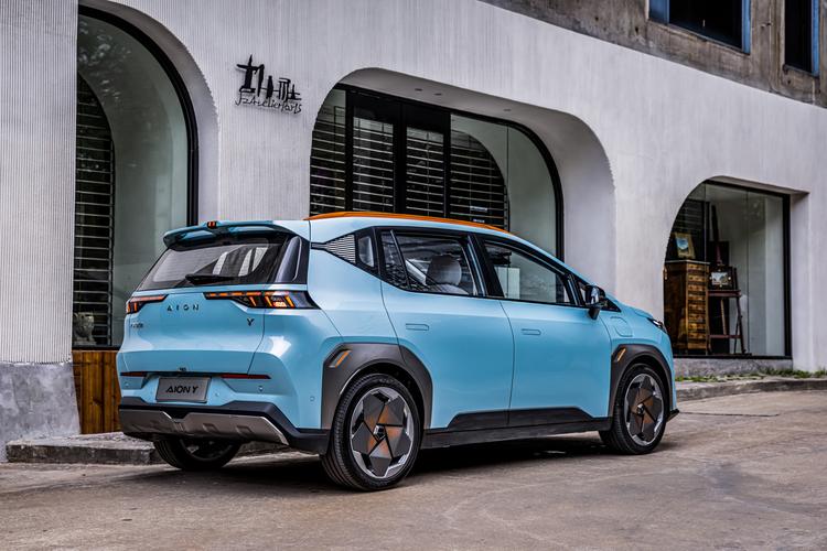 首搭"弹匣电池" 广汽埃安aion y开启预售10.59万元起