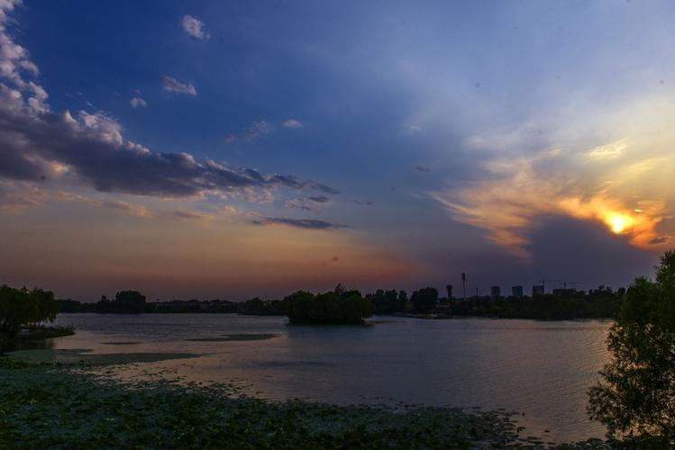 邯郸南湖落日景色