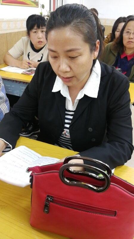 政治教师董素珍对本次考试的政治成绩进行了分析