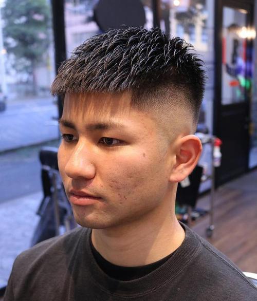 周边推成这种超短发,轻松解决头发乱翘的烦恼,循序渐进的色调处理也