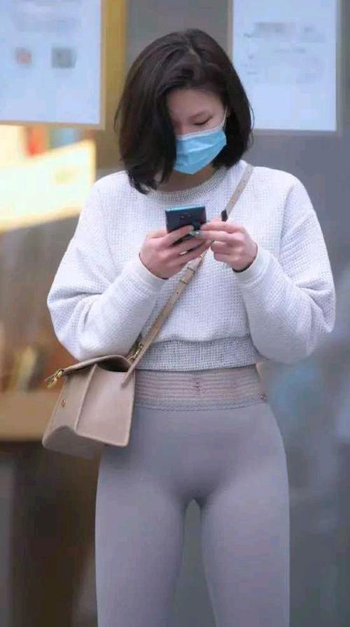 凹凸有致的瑜伽裤让女孩魅力无限!勾勒的线条百看不厌