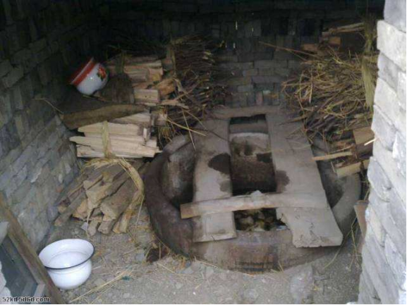 浏览正文     在调侃了老式的露天粪坑厕所的种种弊病后,看来新农村