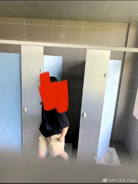 四川外国语大学女厕被偷拍,并被制成视频售卖|学校