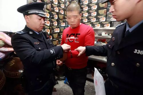 这对夫妻欠钱不还开豪车身穿睡衣被当街拘留