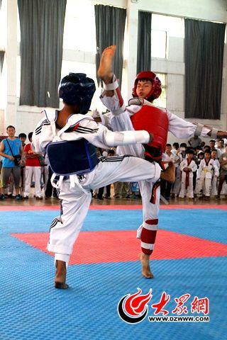 牡丹区跆拳道比赛 9岁萌娃也有"专业范"